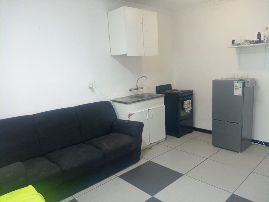 To Let 2 Bedroom Property for Rent in Woodlands Western Cape
